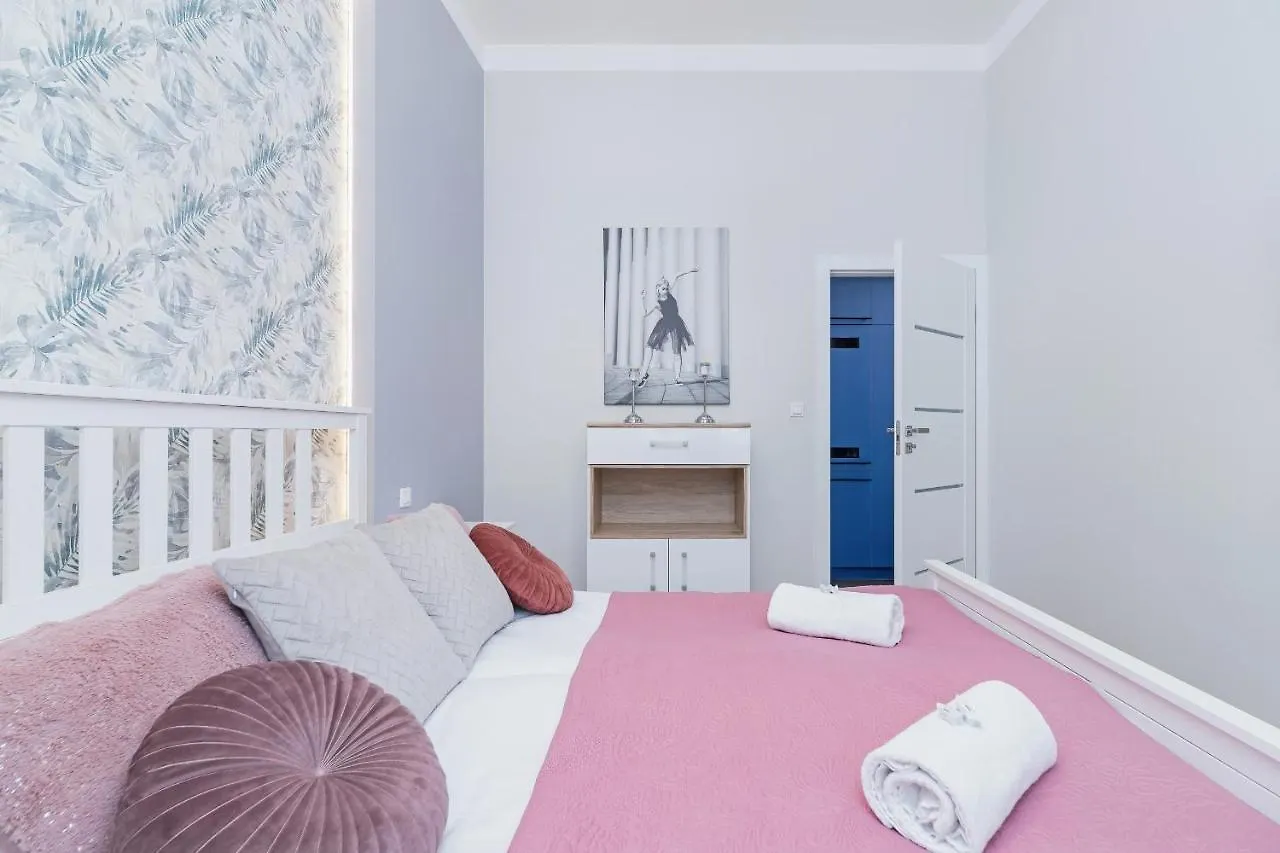 Sweet Family Apartment Chodkiewicza Rondo Grzegorzeckie By Noclegi Renters Krakow
