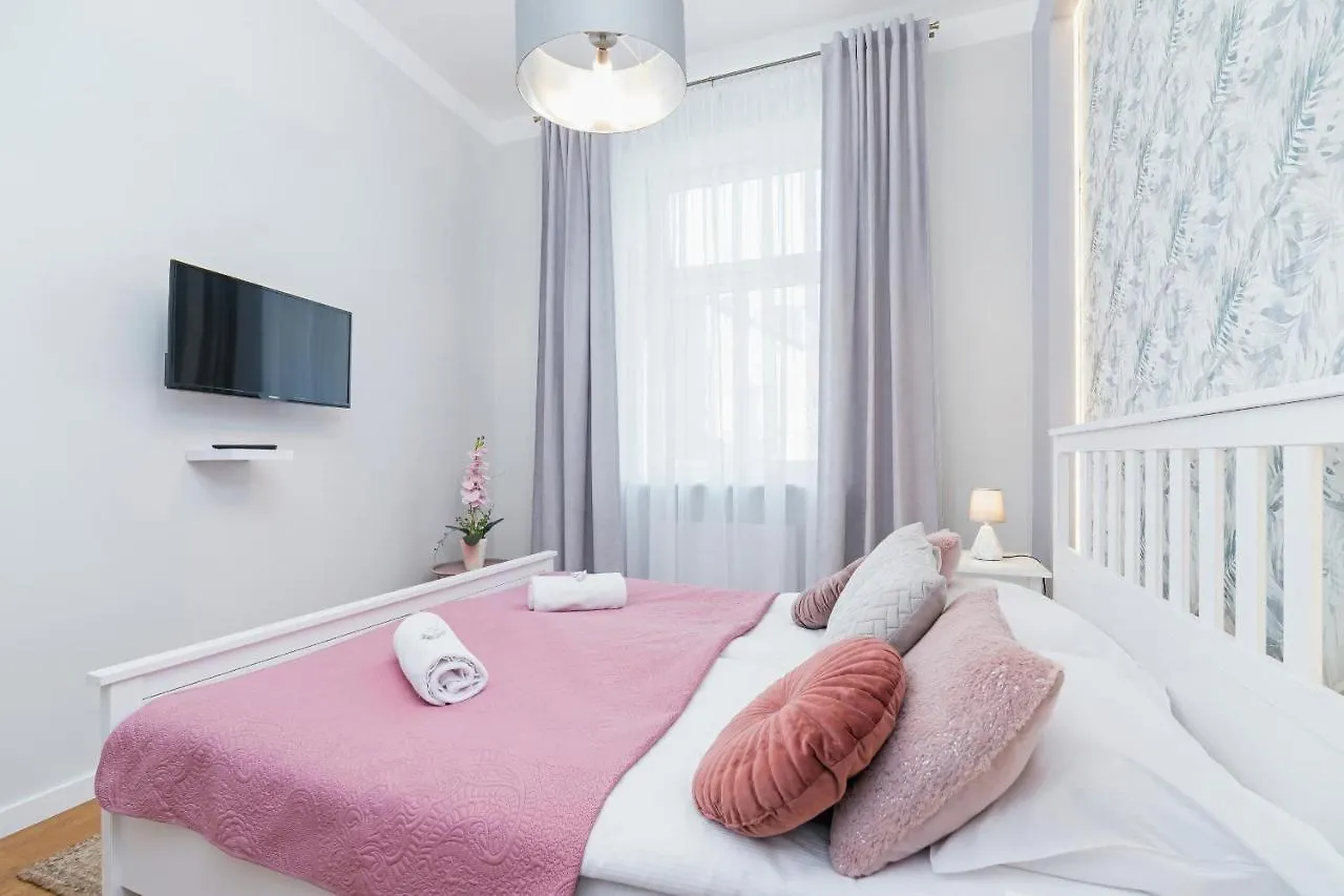Sweet Family Apartment Chodkiewicza Rondo Grzegorzeckie By Noclegi Renters Cracovia